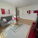 Lakeview Apartment *